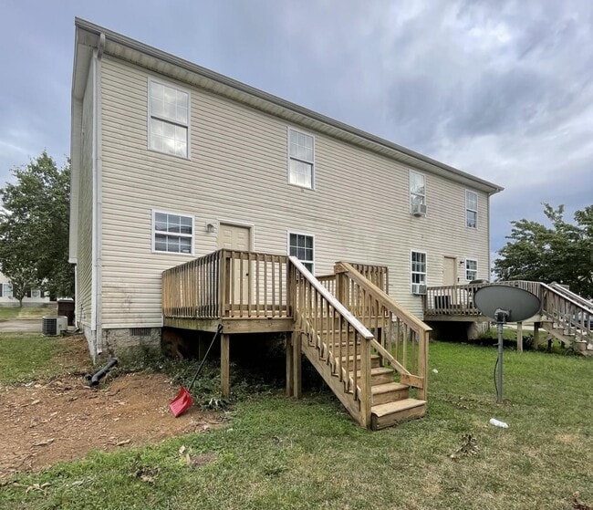 Building Photo - 203 Maple Leaf Ln