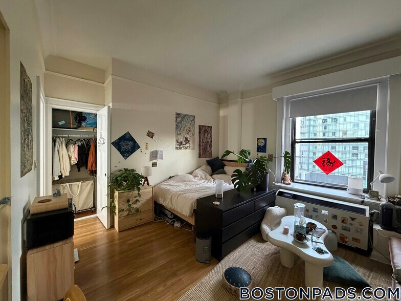 Building Photo - 62 Boylston St