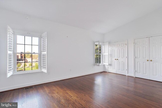 Building Photo - 3725 Winfield Lane Northwest