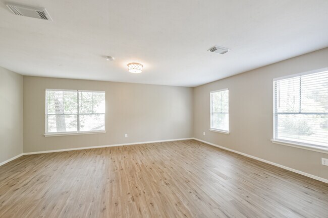 Building Photo - 2051 Oak Shores Dr