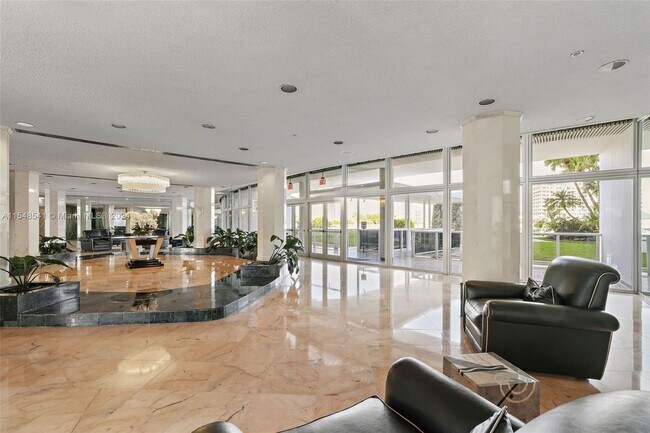 Building Photo - 900 Bay Dr