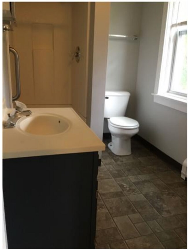 Building Photo - 4 S Main St