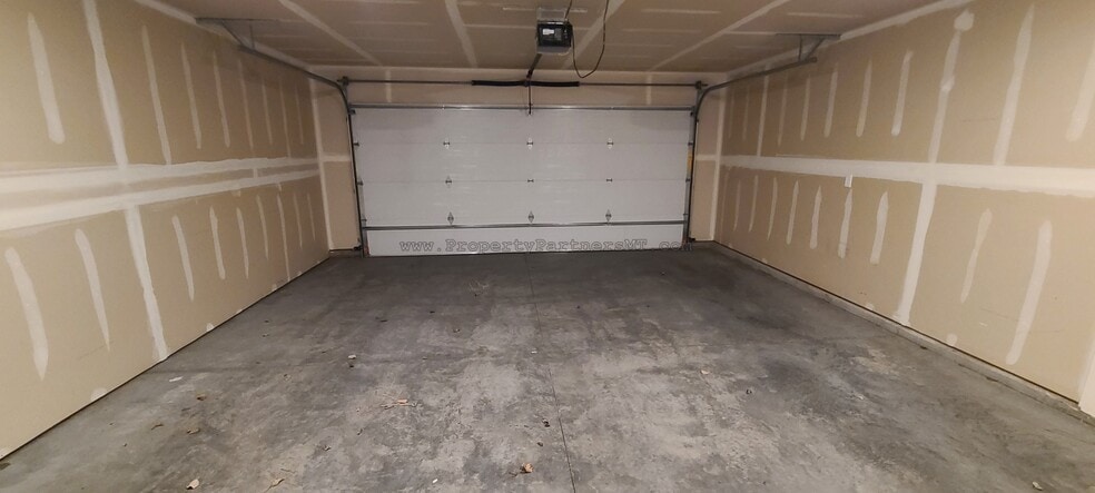 Building Photo - 1303 Westwood Cir