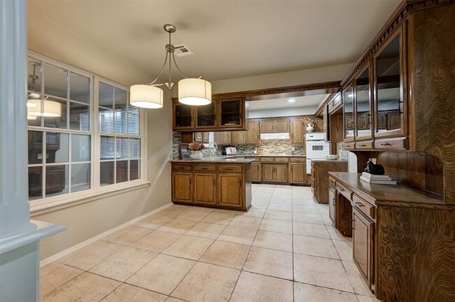 Building Photo - 9009 Lakeaire Dr