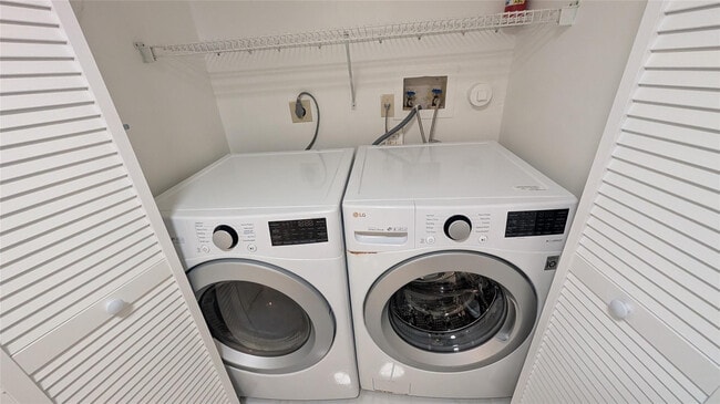 Building Photo - 2372 NW 39th Ave