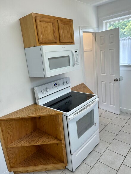 Building Photo - 768 Acosta St