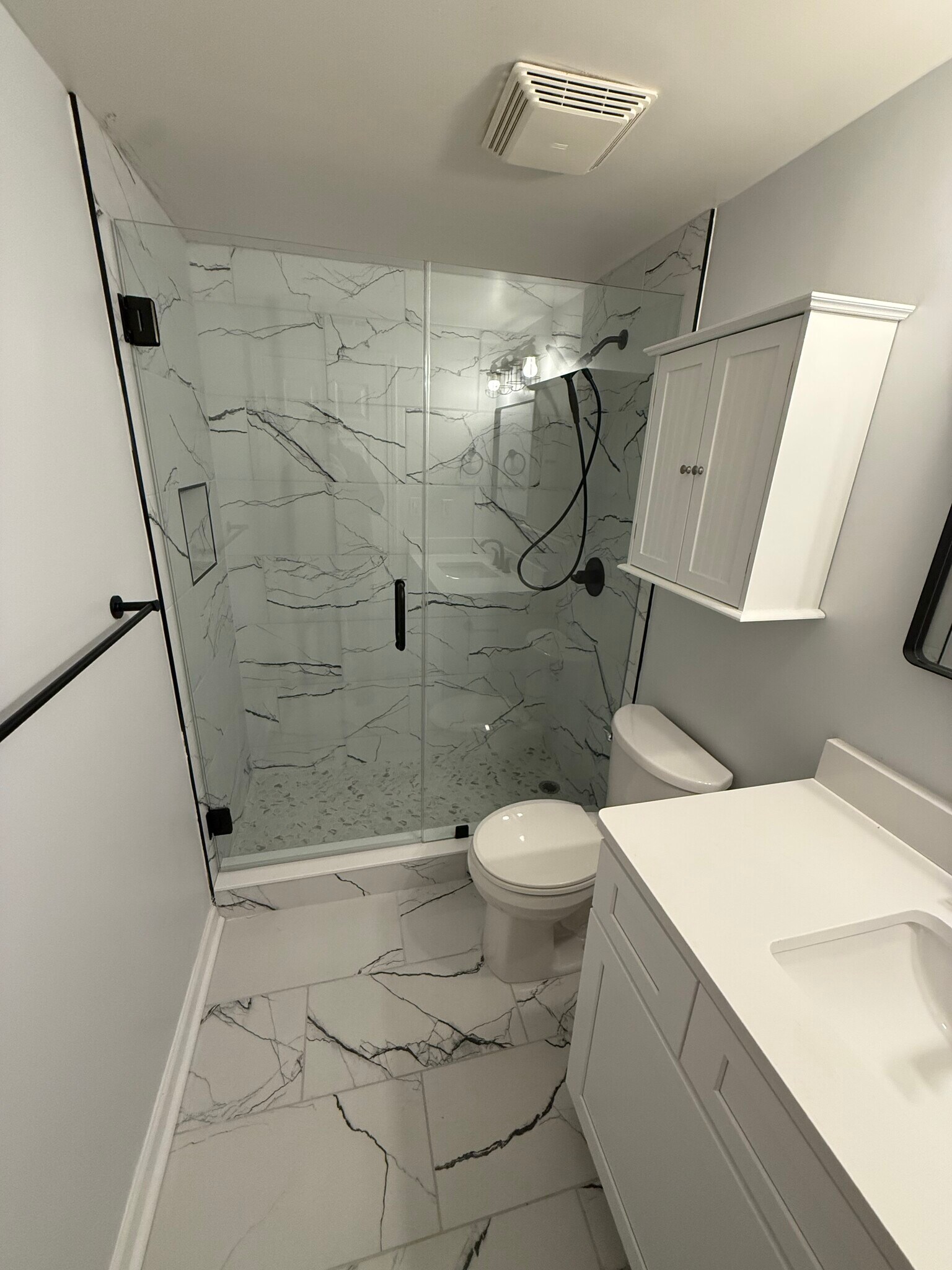 Building Photo - 405 W 7th St