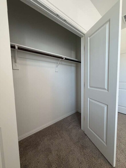 Building Photo - 3802 Chicory Ct