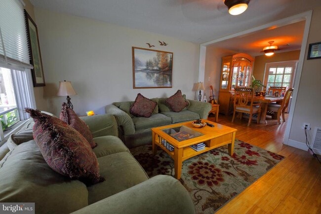 Building Photo - 10 Caravel Ct