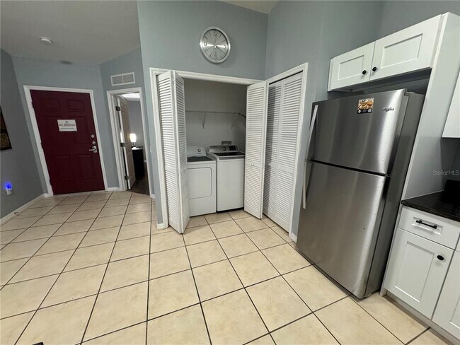 Building Photo - 2802 Club Cortile Cir