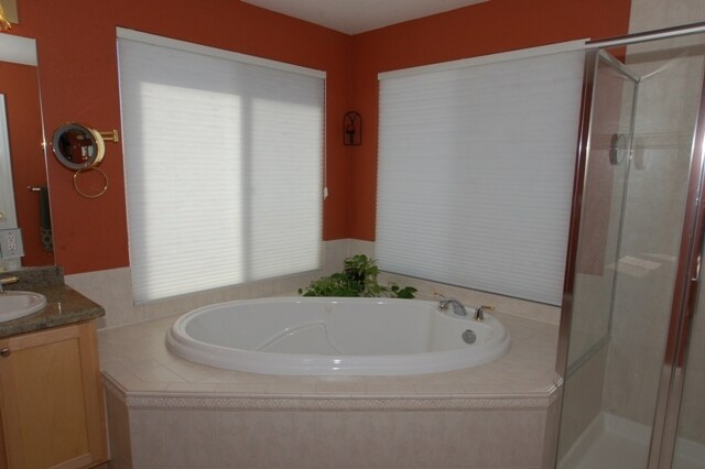 Building Photo - 10245 Carriage Club Dr