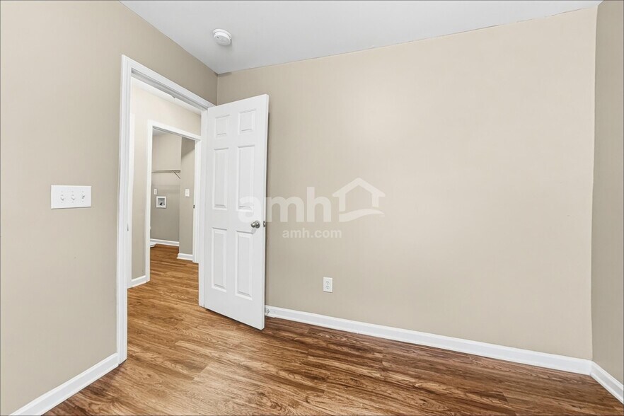 Building Photo - 148 Bellfare Dr