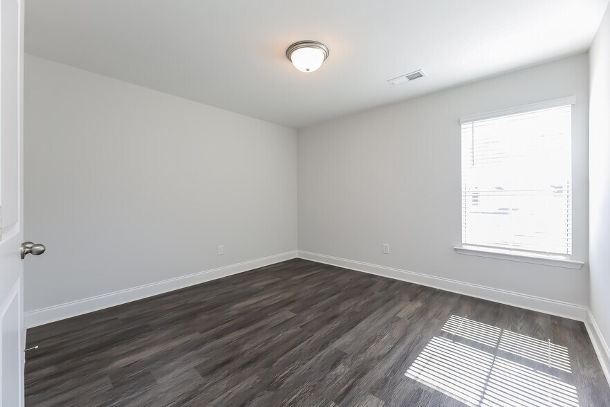 Building Photo - 200 Bosa Ln