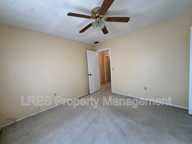 Building Photo - 106 Eastwind Ln