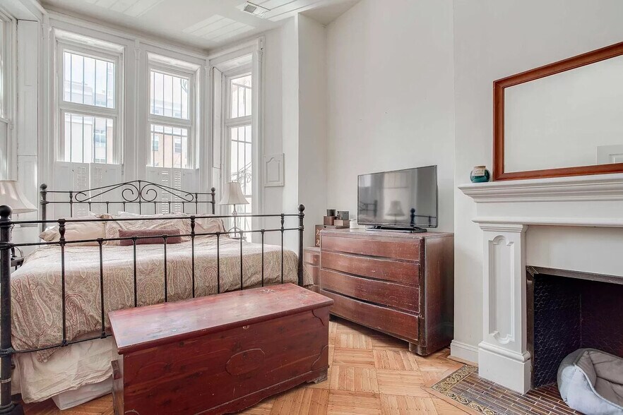 Building Photo - 1226 Saint Paul St