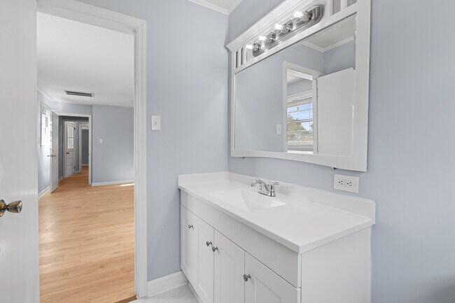 Building Photo - 409 Wilkes Rd