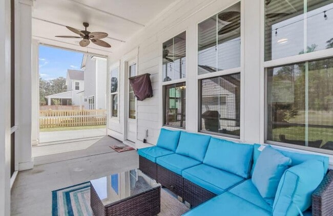 Building Photo - 399 Woodgate Wy