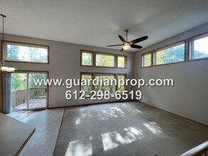 Building Photo - Large End Unit Townhome Available Late April, 2BR + Office, Vaulted Ceilings, 3 Bath, Family Room