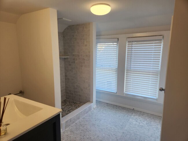 Building Photo - 809 Bay Ridge Ave