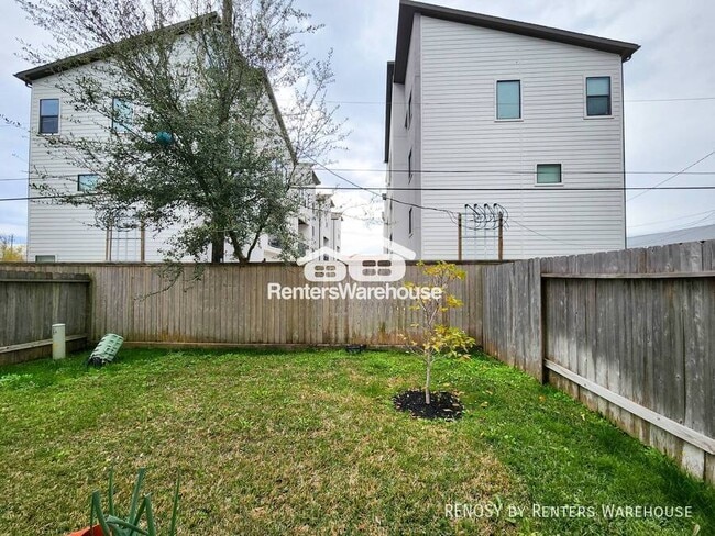 Building Photo - 10717 Madden Oaks Pl