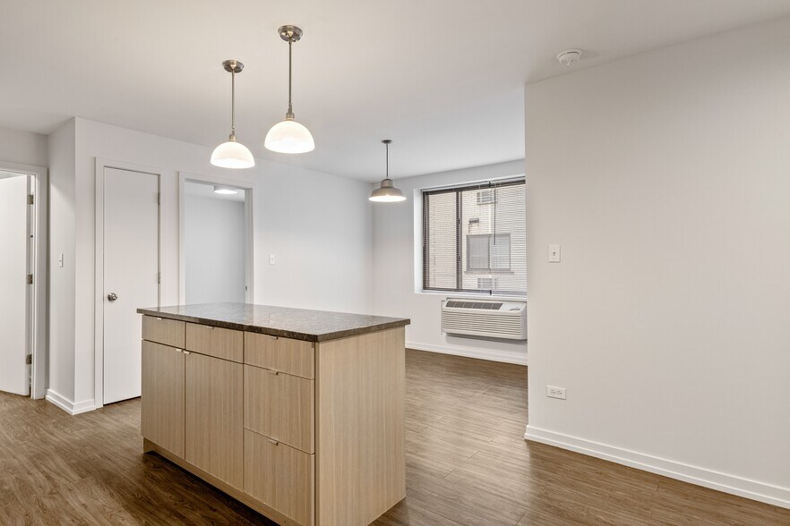 Building Photo - 5410 N Winthrop Ave