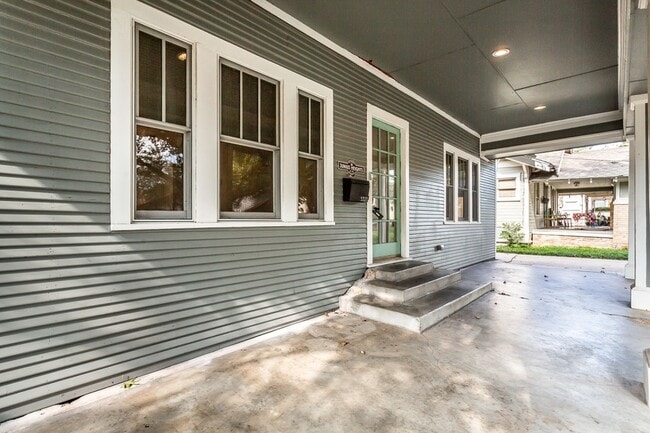 Building Photo - 5327 Worth St