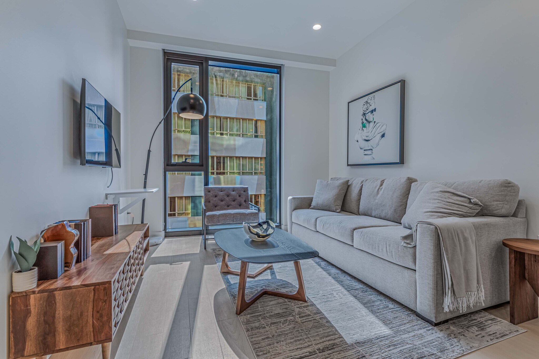 Building Photo - 6401 Wilshire Blvd