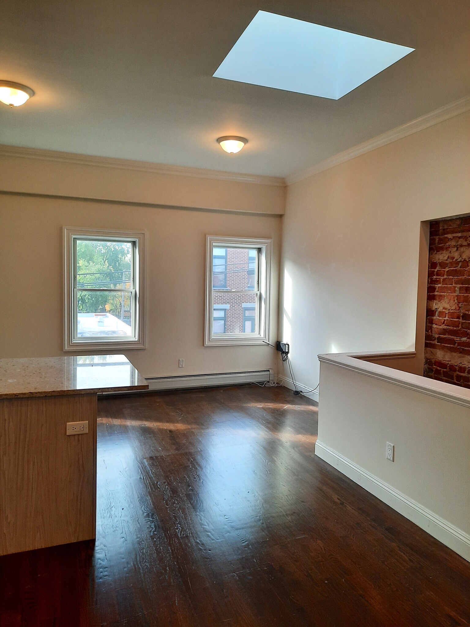 Building Photo - 158 6th St