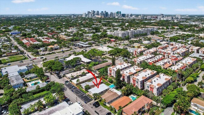 Building Photo - 1037 N Victoria Park Rd