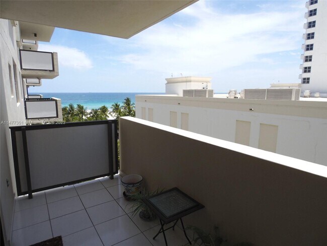 Building Photo - 1623 Collins Ave