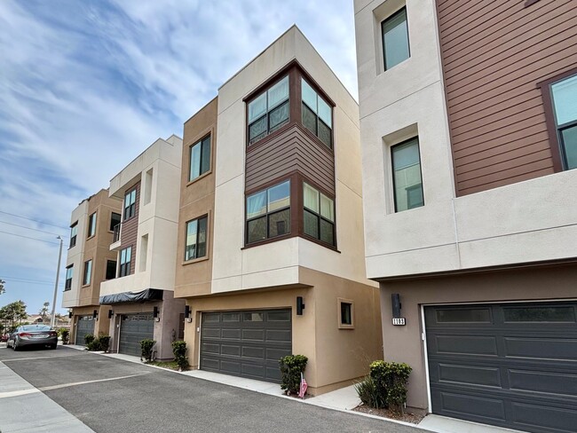 Building Photo - 1105 Canal St