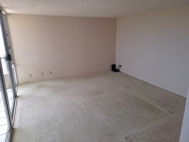 Building Photo - 2600 Pualani Way