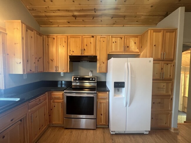 Building Photo - 5010 Lake Bosworth Ln