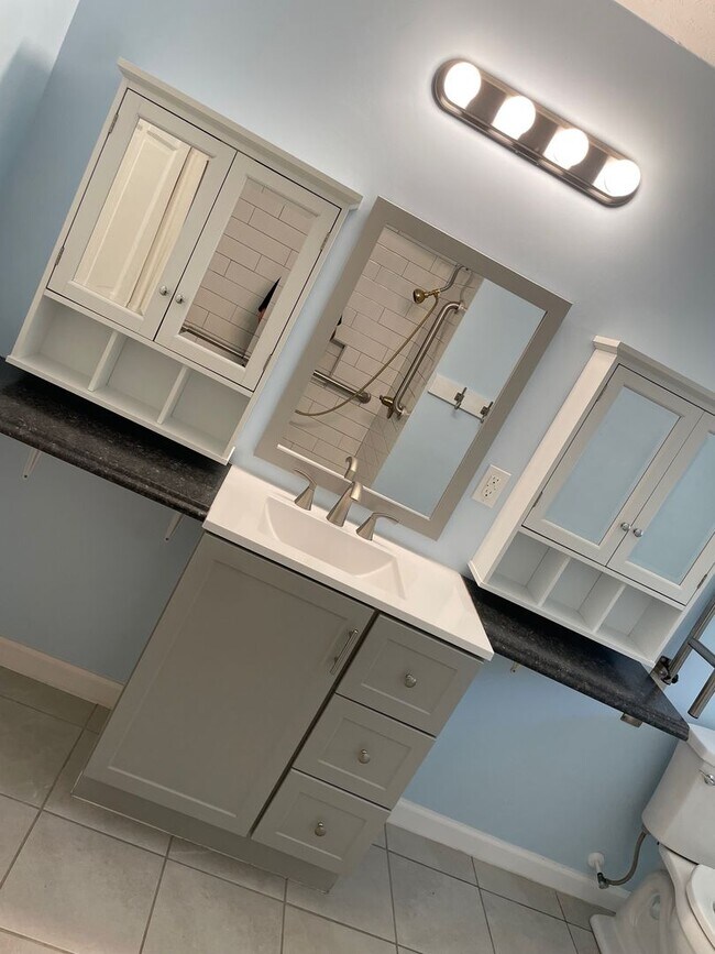 Building Photo - Beautiful 2 Bed, 2 Bath home located in Seagrove. (Handicap accessible)