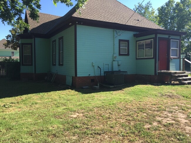 Building Photo - 1735 NW 13th St