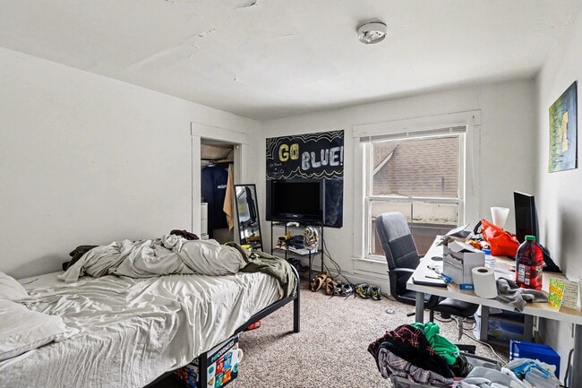 Building Photo - 606 Catherine St