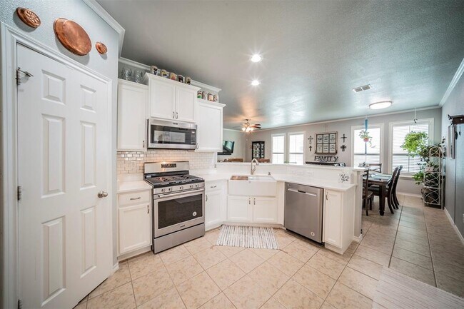 Building Photo - 11048 Kinston St