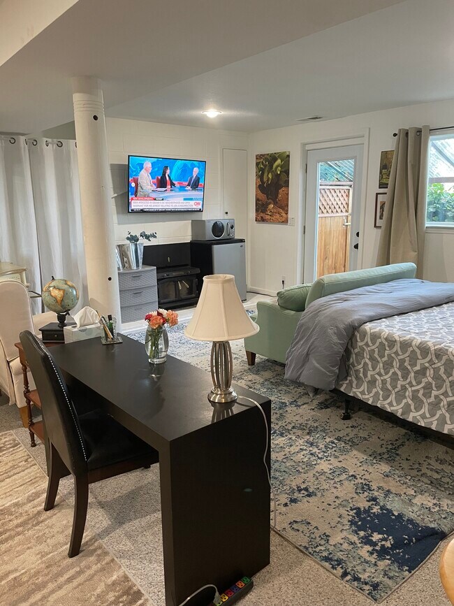 BR#2 fire place, fridge, 50”TV, - 27 Graceland Dr