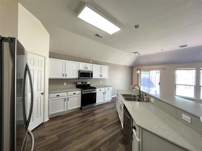 Building Photo - 15053 Babbling Brook Dr