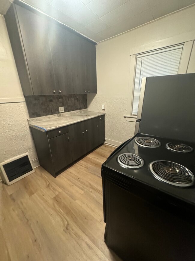 Building Photo - 165 Huff St