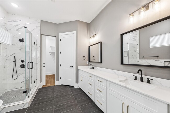 Building Photo - 1405 W 23rd St