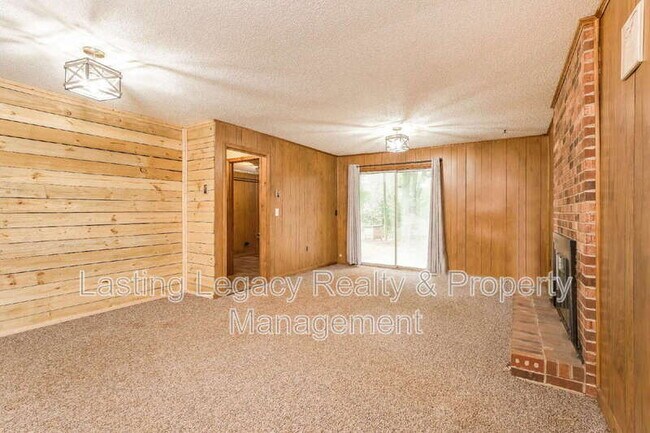 Building Photo - 717 Milling Rd