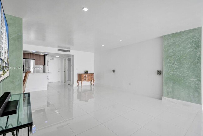 Building Photo - 6450 Collins Ave