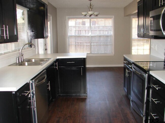 Building Photo - 419 Top Hill Dr