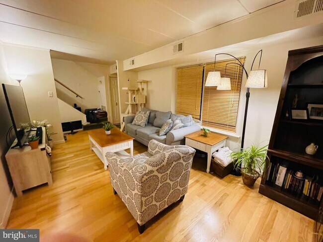 Building Photo - 201 Village Walk