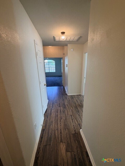 Building Photo - 225 Memory Ln