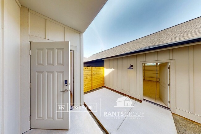 Building Photo - Brand New! Modern Home in Trestlewood – Wh...