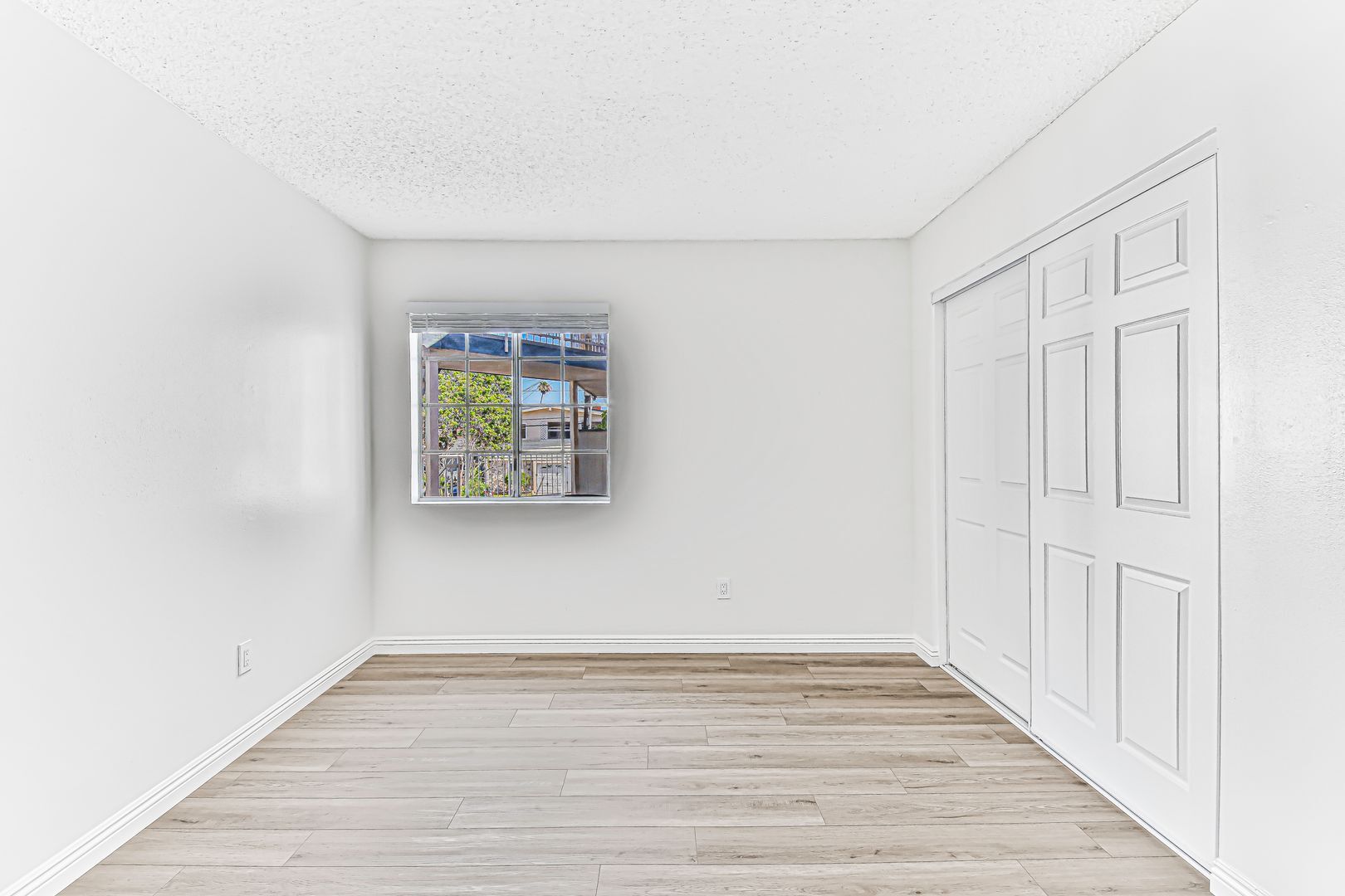 Building Photo - 1075 Loma Ave