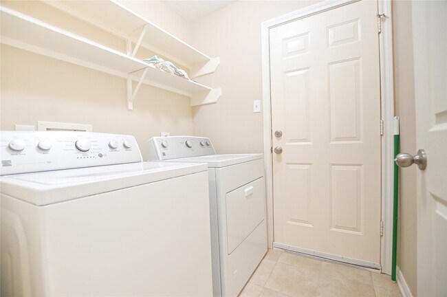 Building Photo - 203 Colony Creek Dr