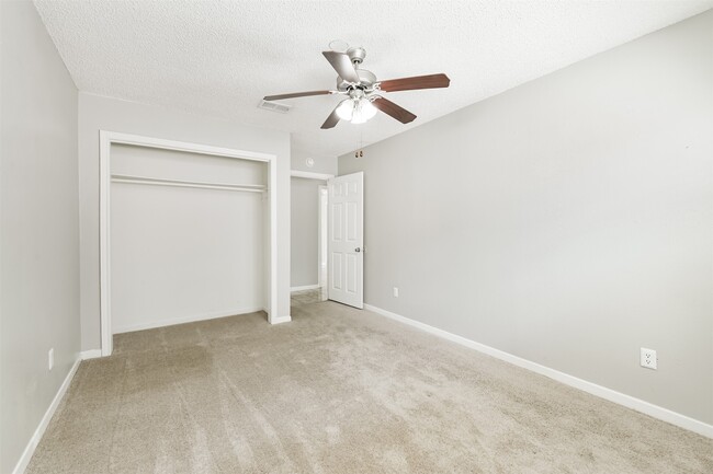 Building Photo - 623 E Cypresswood Dr